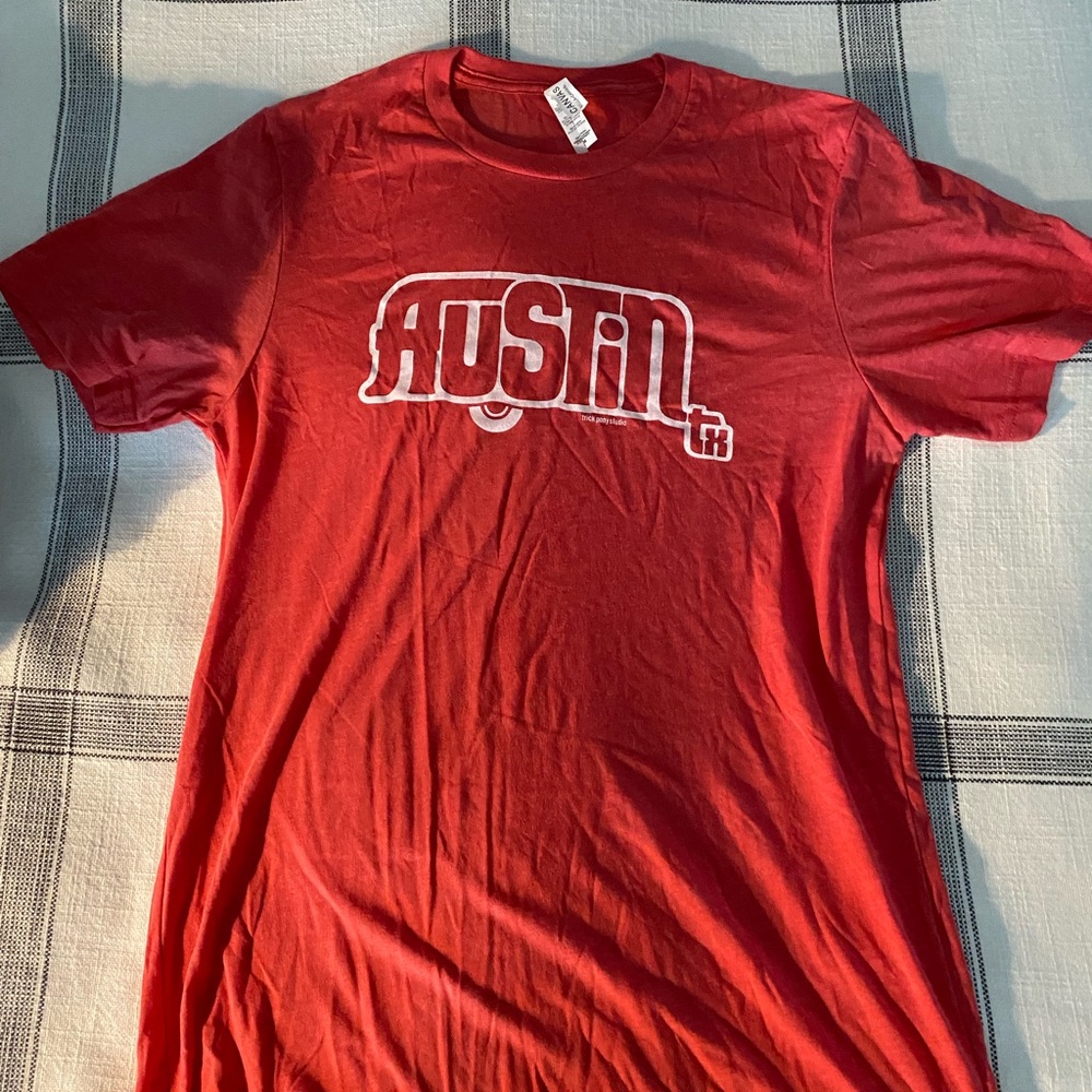 Red Austin tee men’s size med